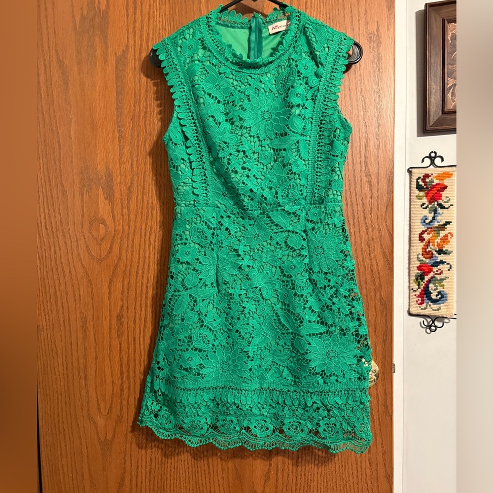Green Lace Sleeveless Dress - Picture 4 of 5